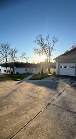 The Lake Wateree home and garage